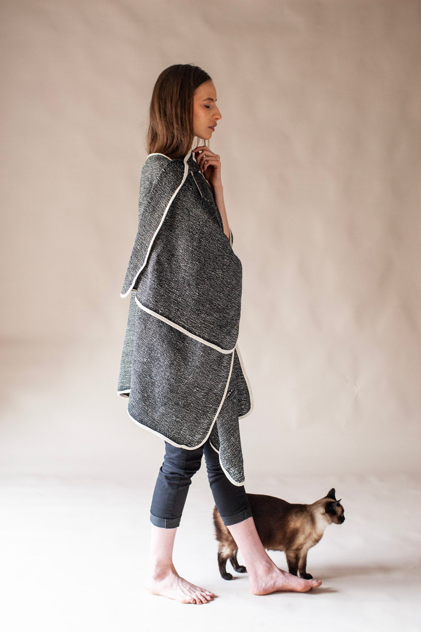 Ruana Yarumo Gris Blanca